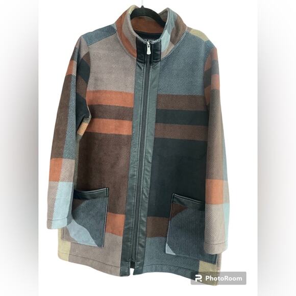 Ellen Reyes overcoat faux trim. Front zip - Picture 1 of 8